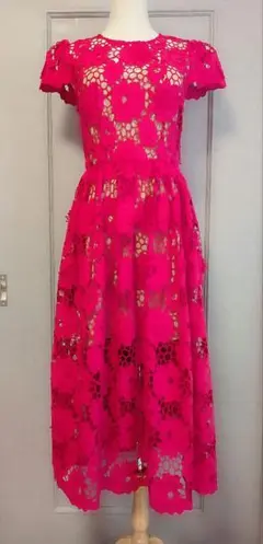 【self-portrait】フューシャピンク フローラルレース ワンピース☆のサムネイル