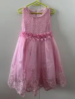 ピンクのレースドレス