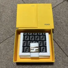 FENDI ズッカ柄 二つ折り財布 ホワイトのサムネイル