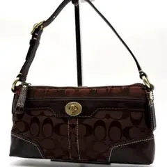 COACH シグネチャー ターンロック チェーンウォレット 8790 - メルカリ