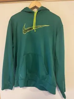 Nike 緑色 フード付きパーカー