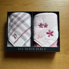 BURBERRY タオルハンカチ２枚セット　桜刺繍　ピンク