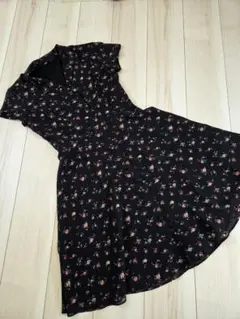 COMME CA DU MODE 花柄 半袖 ひざ丈 ワンピースのサムネイル