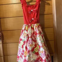 メゾピアノ　赤色フルーツ柄ノースリーブワンピース