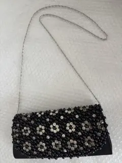 ビーズ装飾の黒いパーティーバッグ