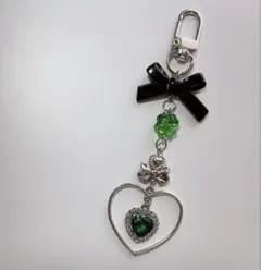 ✮ビーズキーホルダー✮ クローバー 緑 黒 韓国 コレクトブック y2k