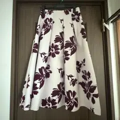【美品】ノエラ　花柄スカート ビックフラワーフロッキーSK　赤