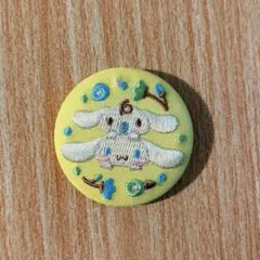 サンリオキャラクターズ シナモロール刺繍缶バッジ