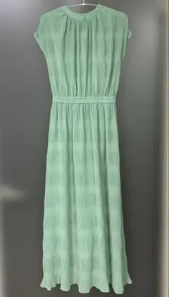 プリーツスカート　ワンピース　ノースリーブ　グリーン系　インナー付　ワンサイズ