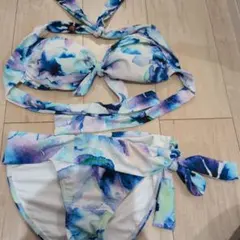 Laulea ラウレア ブルーの鮮やかな花柄 セパレート水着のサムネイル