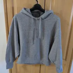 グレー クロップドパーカー　レディースパーカー　スウェット生地