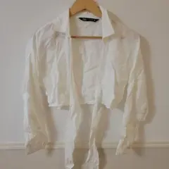 ザラ　ZARA　シャツ　羽織　ショート　白シャツ　ファストファッションのサムネイル