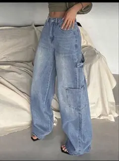 ワイドレッグ デニムジーンズ 大きなポケット付き 無地 ゆったりBOYフィット