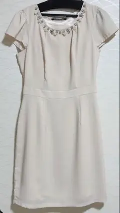 CECIL McBEE ビジュー付きドレス ベージュ