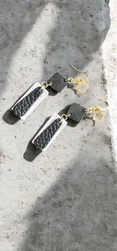 シルバーカラーレザー　フックステンレスピアス