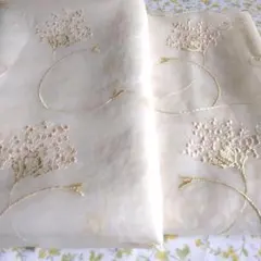 オフホワイト　ゴールド花の刺繍レースカーテン生地はぎれ 　2枚セット