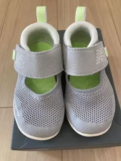 ニューバランス　サンダル