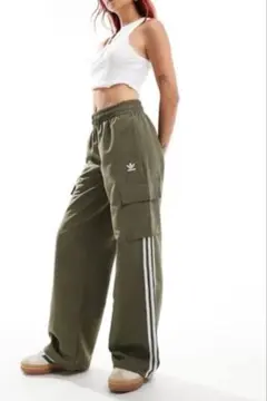 ✨値下✨adidas オリーブ カーゴパンツ ストライプ入り