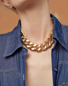 メタリックゴールドネックレス