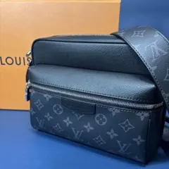 Louis Vuitton ルイ・ヴィトン タイガラマ メッセンジャーのサムネイル