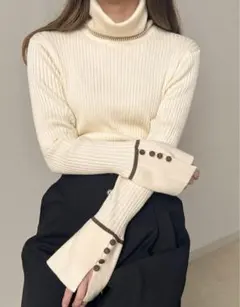 バブ（Bab）パイピング袖スリットタートルネックニット　アイボリー