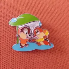 チップとデール 雨の日限定ピンバッジ