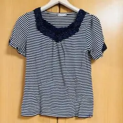 axes femme ボーダーカットソー レース装飾 ネイビー