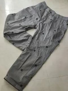 ［JO'ism ジェイオーイズム］ゴルフ用パンツ 刺繍入り