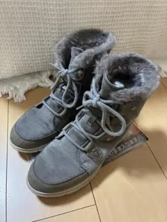 SOREL グレー ファー付きブーツ