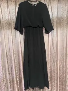 ZARAブラックプリーツ半袖ロングワンピース