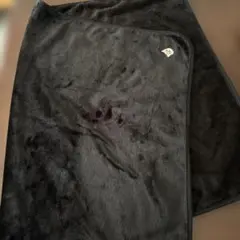 黒いフリースブランケット 犬の刺繍付き約100✖️70㎝