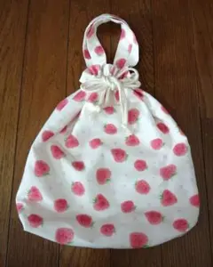持ち手付　いちごの巾着袋　 お着替え袋　体操着袋　ハンドメイド