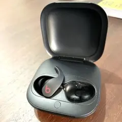 通電確認済み】Powerbeats fit 充電ケースのみ ビーツ フィット - メルカリ