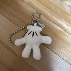 ディズニーストア ミッキーバッグチャーム ハンド OTONA CHARM