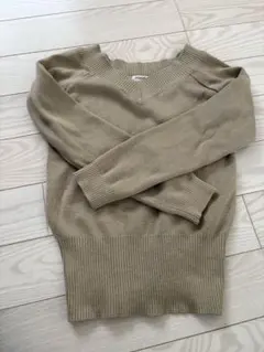 ベージュ Vネック ニット Mサイズ