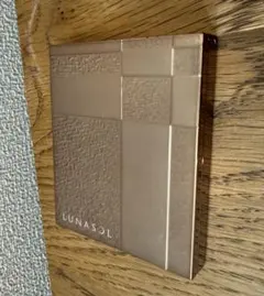 ルナソル スキンモデリングアイズ01 Beige Beige