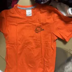 Nike オレンジ Tシャツ