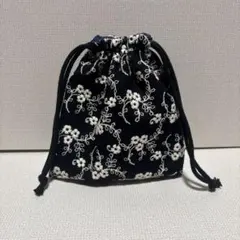 花柄刺繍 黒 巾着袋　ハンドメイド