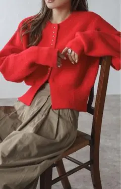 ボンジュールサガン　スリットヘムフェザーカーディガン　レッド　○