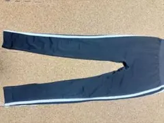 ブラックスリムフィットパンツ サイドストライプ