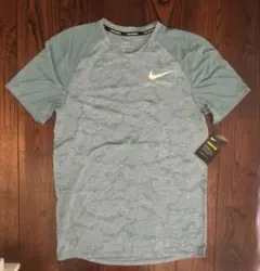 新品タグ付きNike ナイキ　グリーン半袖Tシャツ