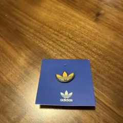 adidas トレフォイル ピンバッジ イエローのサムネイル