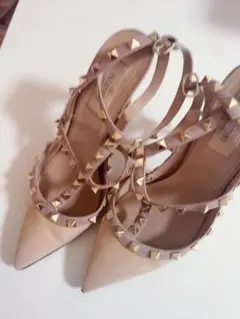 VALENTINO GARAVANI スタッズ パンプス ベージュ