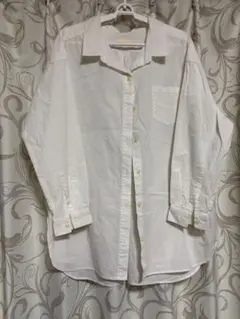 アースミュージックエコロジー　長袖ブラウス　シャツ オフホワイト　サイドスリット