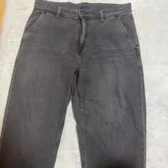 UNIQLO ダークグレー ストレートジーンズ