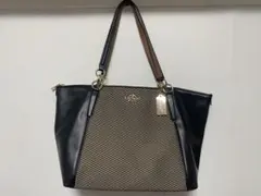 COACH 黒と金のトートバッグ
