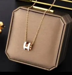 ロゴネックレス