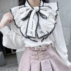 フリルボウタイ付きホワイトシャツ