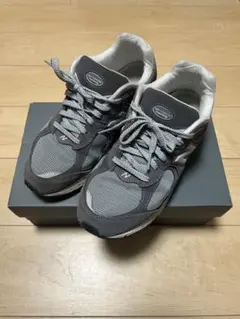ニューバランス　M2002R FB　GRAY 27.5 グレーのサムネイル