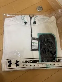 UNDER ARMOUR ホワイト パーカー